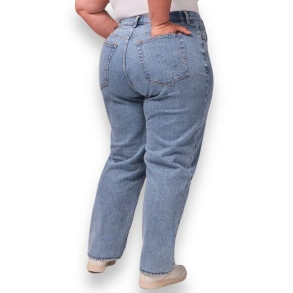 Abercrombie & Fitch | Curve Love Ultra High Rise 90s Straight Jean - Picture 3 of 13